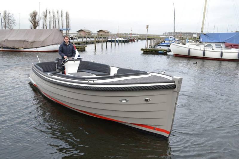 Waterspoor 717 Aviator